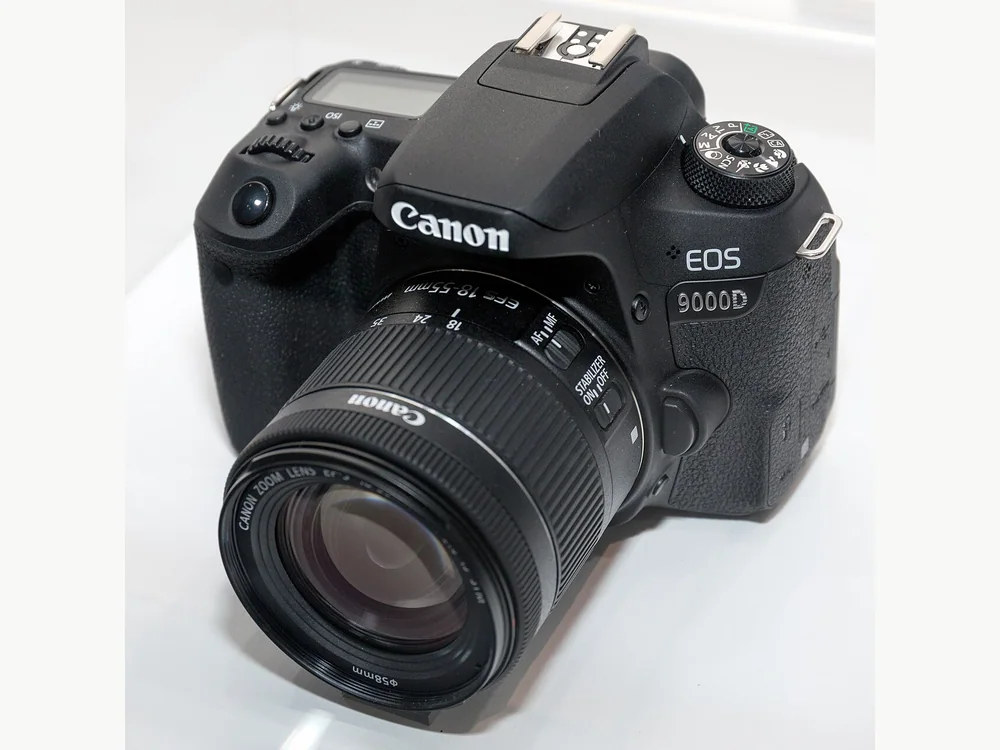 Canon EOS 77D
