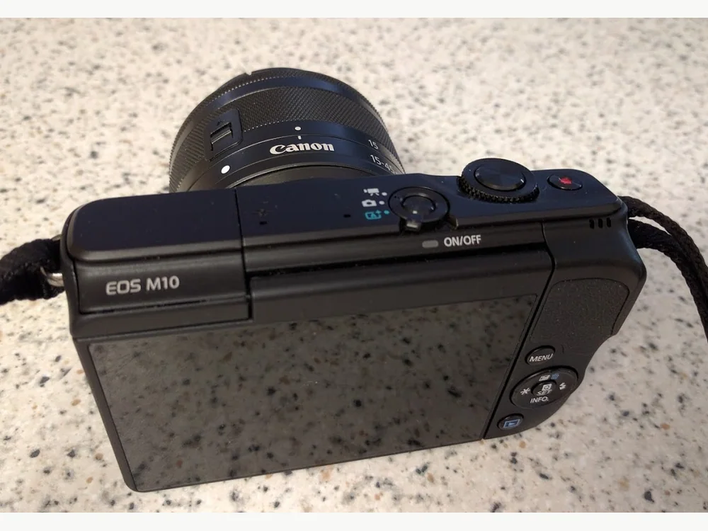Canon EOS M10