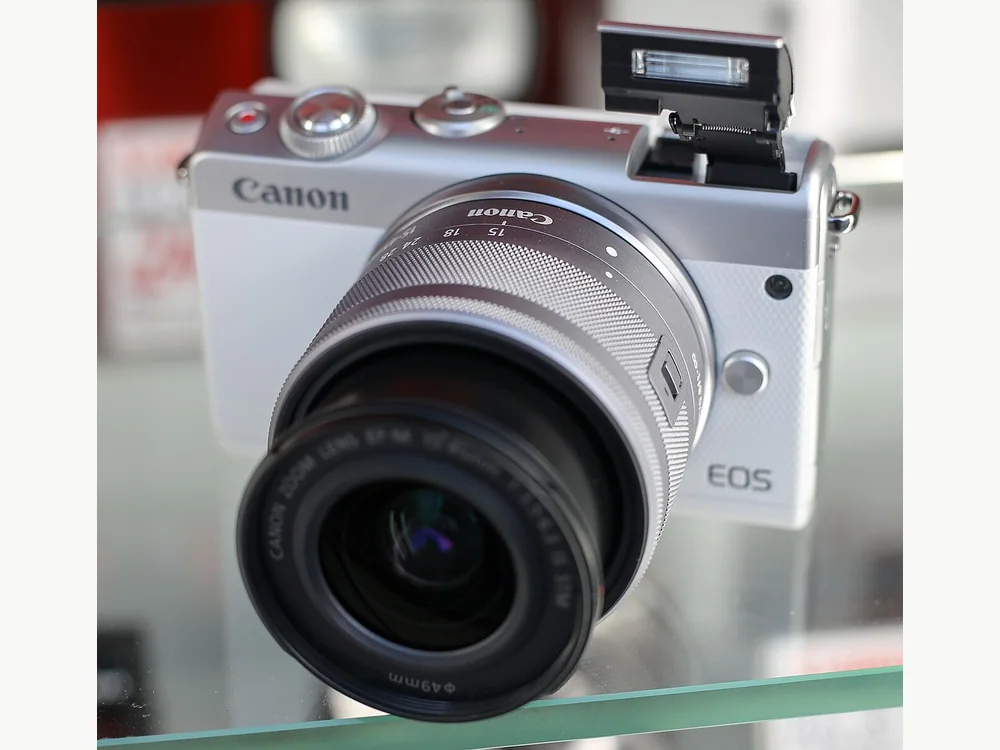 Canon EOS M100