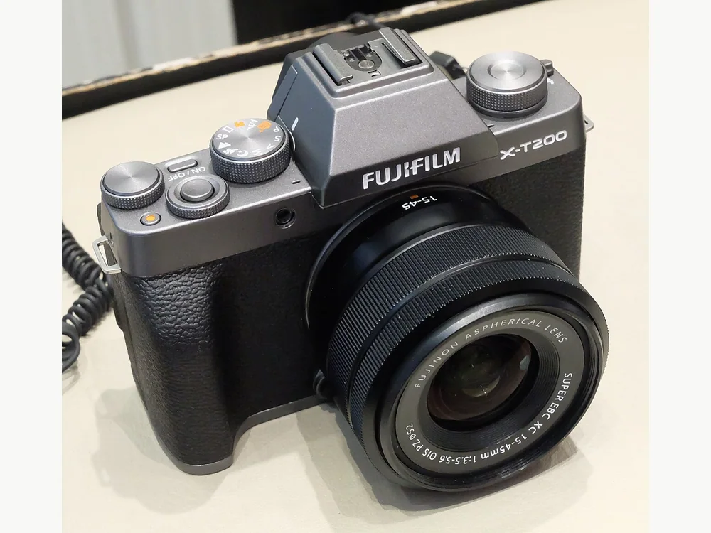 Fujifilm X-T200