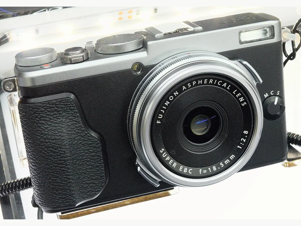 Fujifilm X70