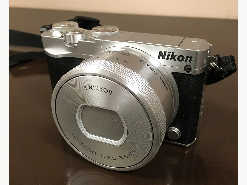 Nikon 1 J5