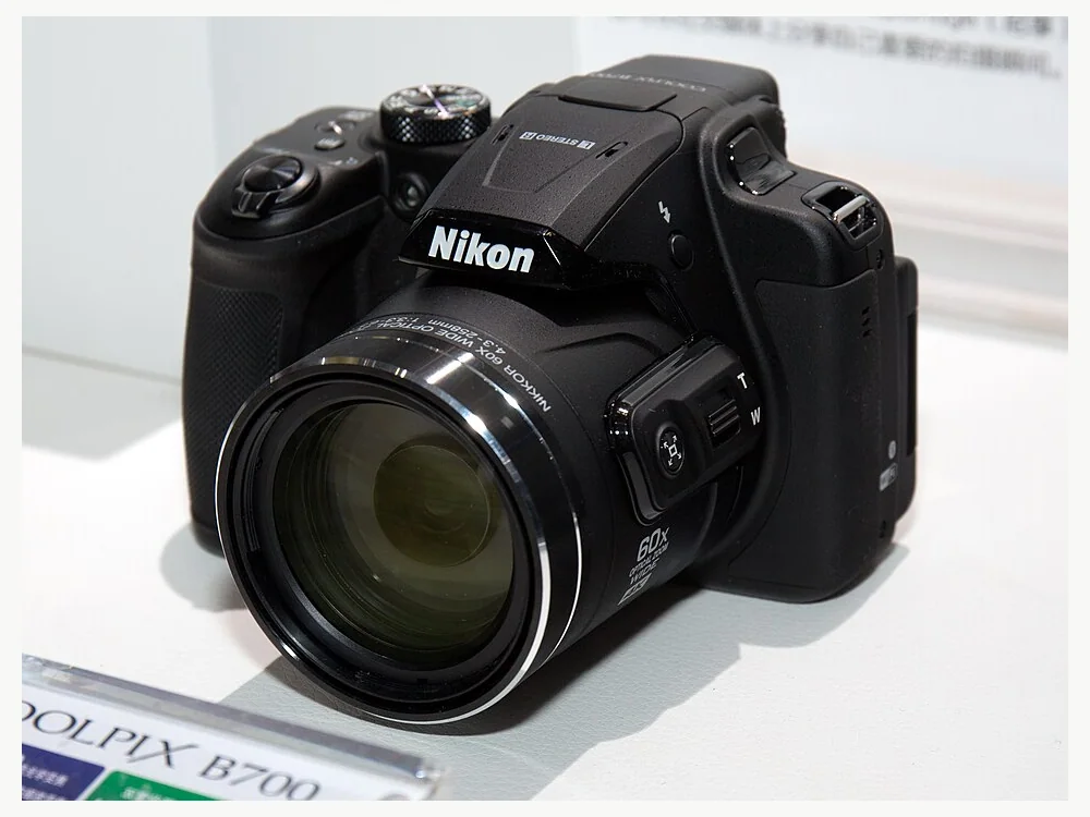 Nikon COOLPIX B700