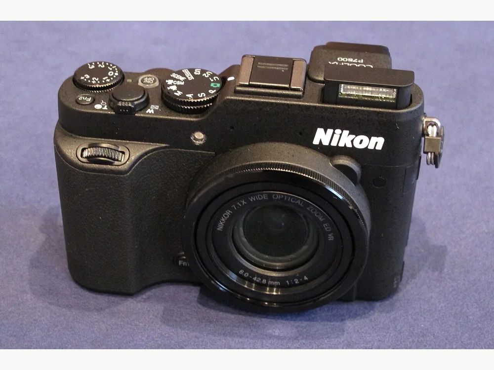 Nikon COOLPIX P7800