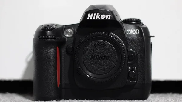 Nikon D100