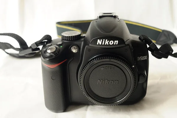 Nikon D5000