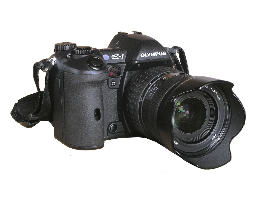 OM System E-1