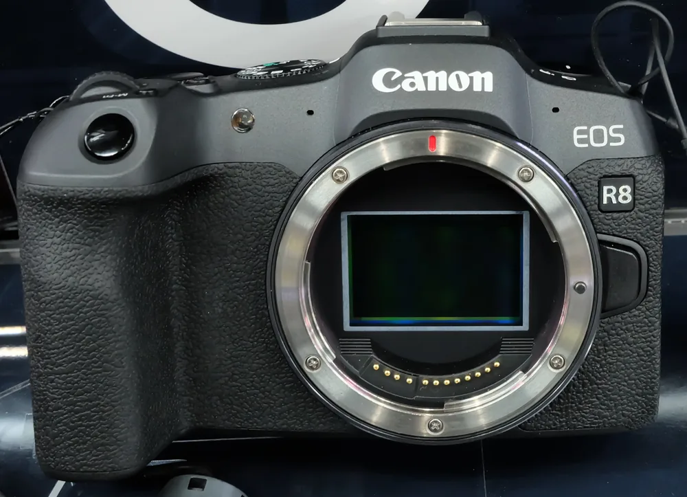 Canon EOS R8