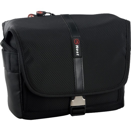 Nest Hiker 30 front without strap in black