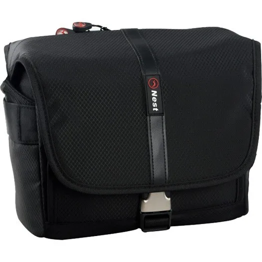 Nest Hiker 30 front without strap in black