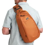 Think Tank Turnstyle® 11L, manufacturer photograph 5