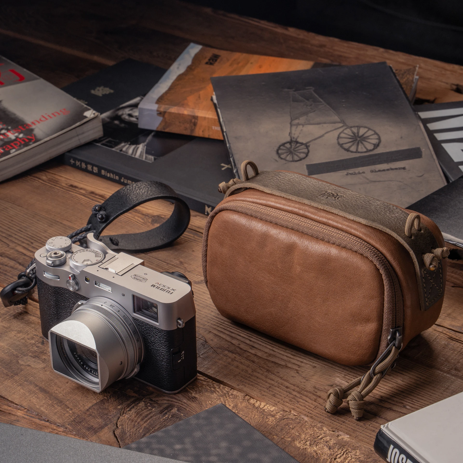 Wotancraft Full Leather Portable Camera Pouch M, manufacturer photograph 1