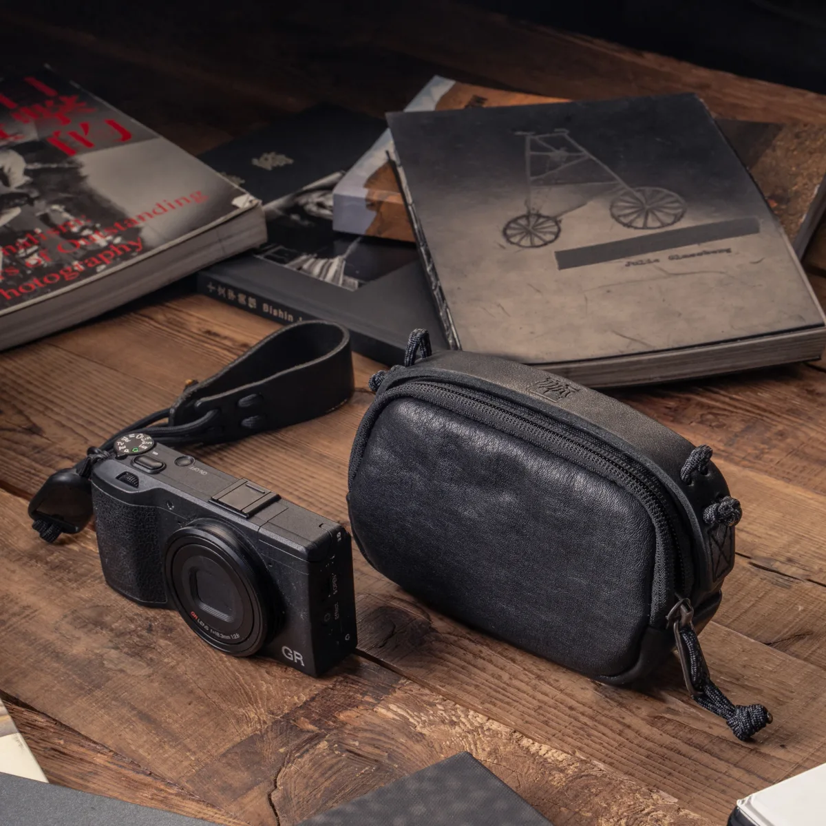 Wotancraft Full Leather Portable Camera Pouch S, manufacturer photograph 1