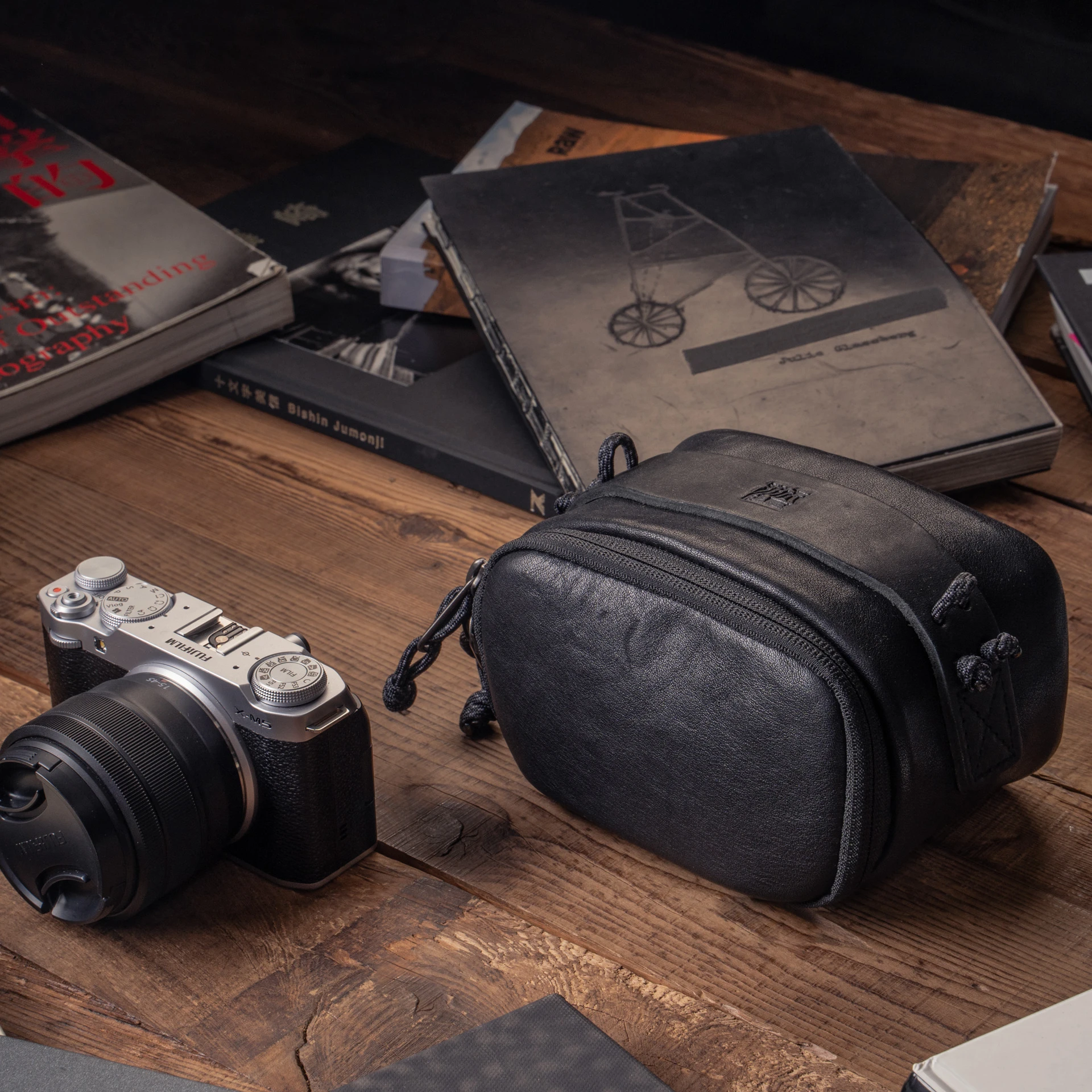 Wotancraft Full Leather Portable Camera Pouch ML, manufacturer photograph 1