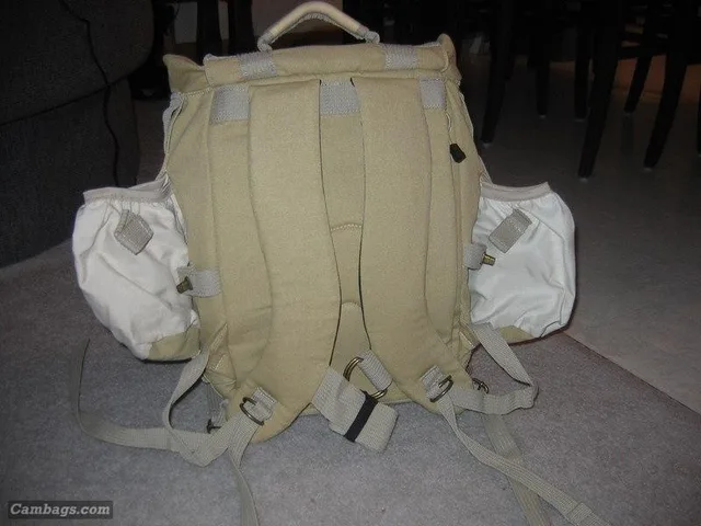 Adorama Safari Graphic Medium Backpack, photograph by Guest, photo 4