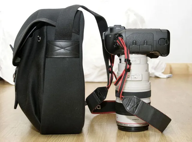 Side view. The bag is pretty slim when empty. Even when full, it doesn't bulge out too much.