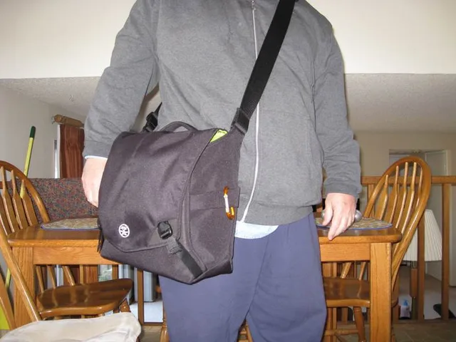 Crumpler 8 Million Dollar Home, photograph by Guest, photo 3