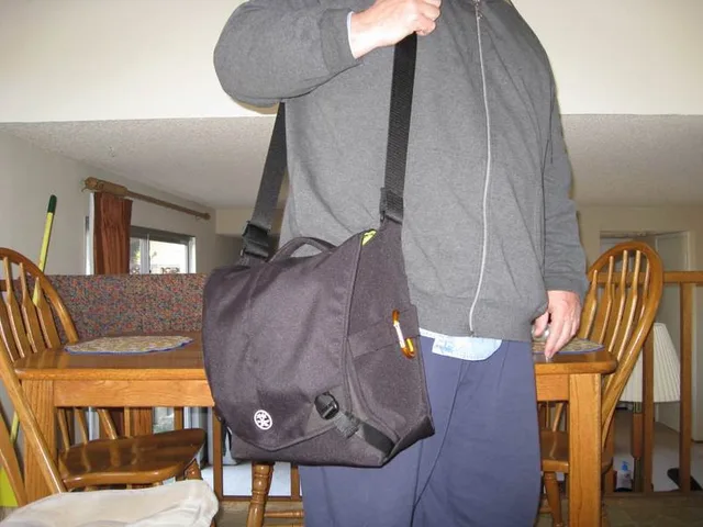 Crumpler 8 Million Dollar Home, photograph by Guest, photo 4