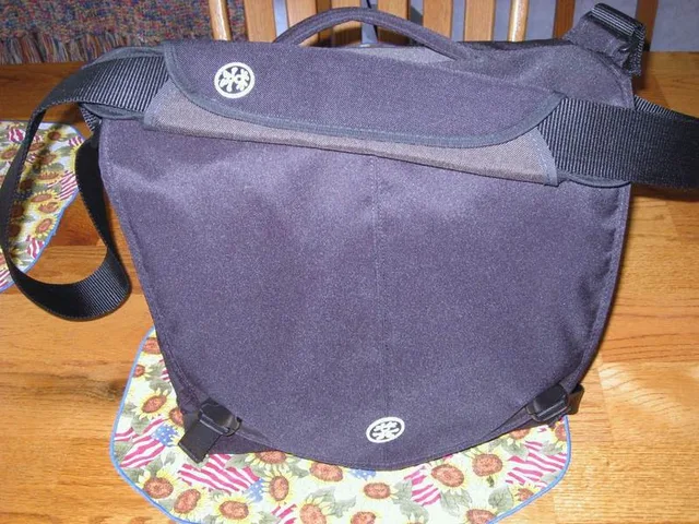 Crumpler 8 Million Dollar Home, photograph by Guest, photo 5