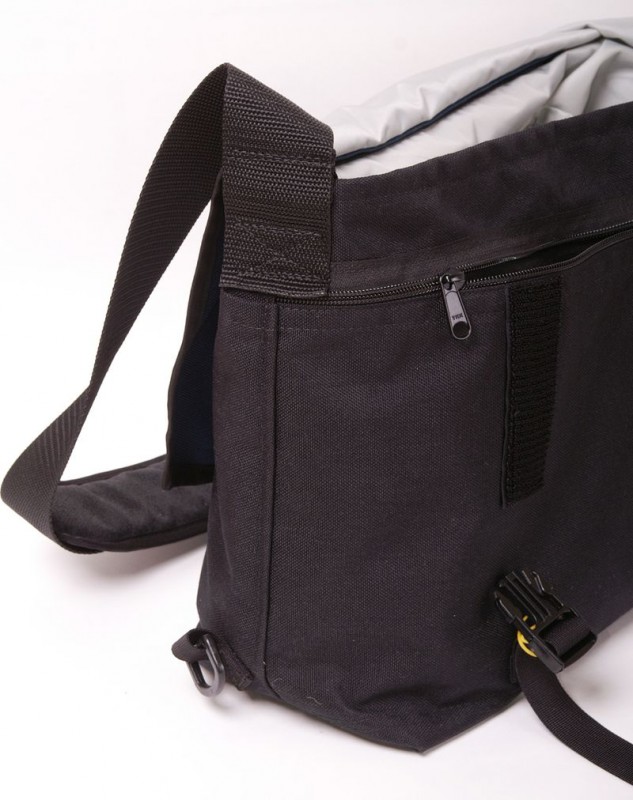 Courierware super deluxe Messenger, photograph by Guest