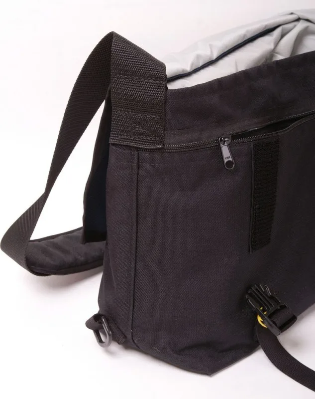 Courierware super deluxe Messenger, photograph by Guest, photo 1