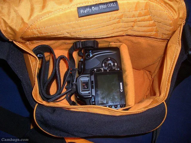 Crumpler Pretty Boy XXL, photograph by Guest, photo 3