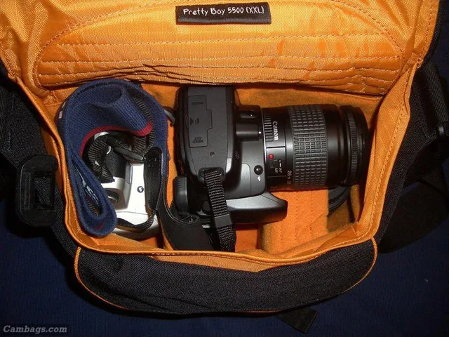 Crumpler Pretty Boy XXL, photograph by Guest, photo 5