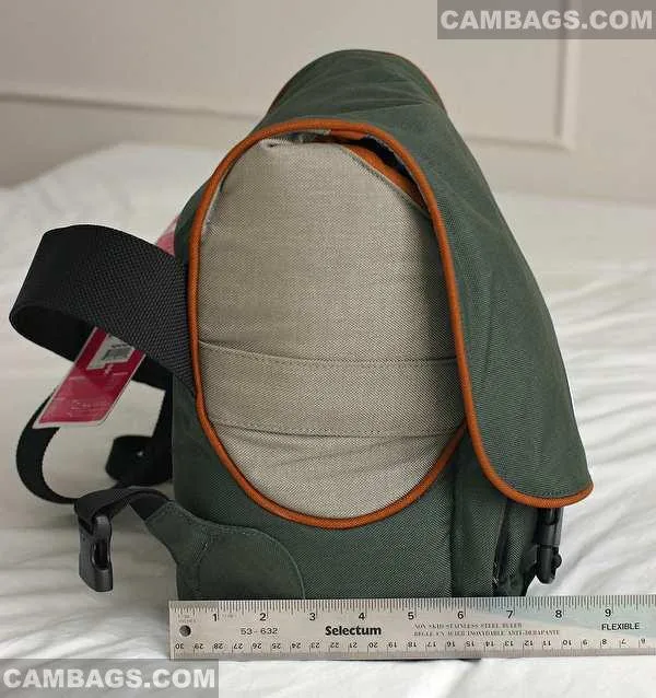 Crumpler 15 Love, photograph by Guest, photo 2