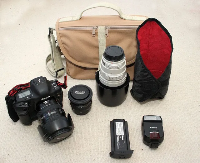 Canon 1Ds,24-105,Canon 100-400, Canon 50mm , Canon Speedlite