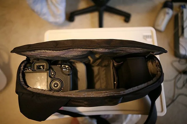 Incase Sling Pack, photograph by Guest, photo 3