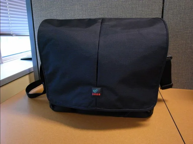 I got a brand new bag! This one is for carrying my notebook and camera.