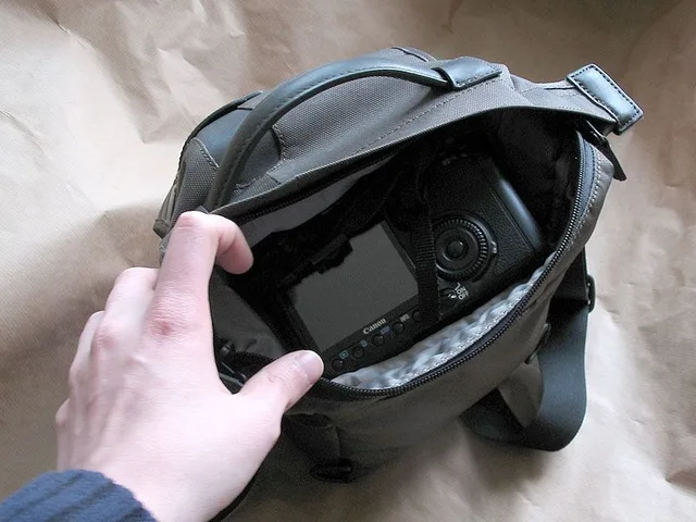 Lowepro Classified 140 AW, photograph by Guest, photo 1