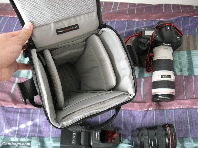 Lowepro TopLoader 75AW, photograph by Guest, photo 2