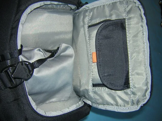 Lowepro Slingshot 200 AW, photograph by Guest, photo 3