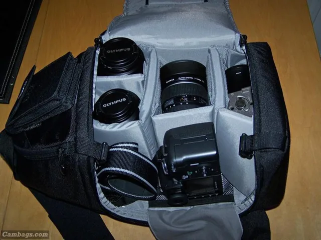 Lowepro Slingshot 200 AW, photograph by Guest, photo 3