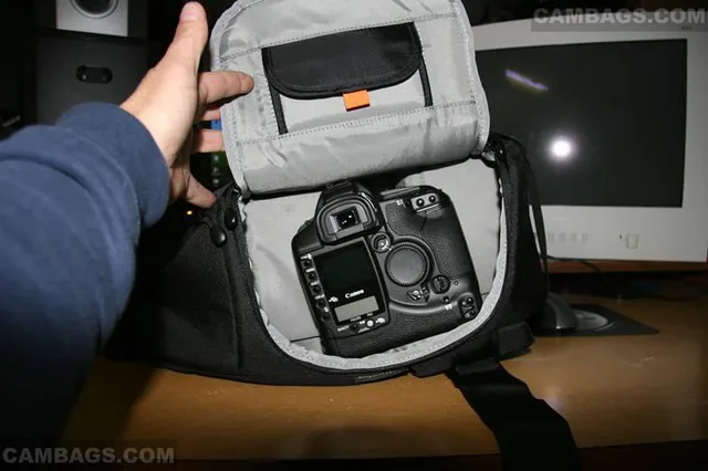 Lowepro Slingshot 300 AW, photograph by Guest, photo 4