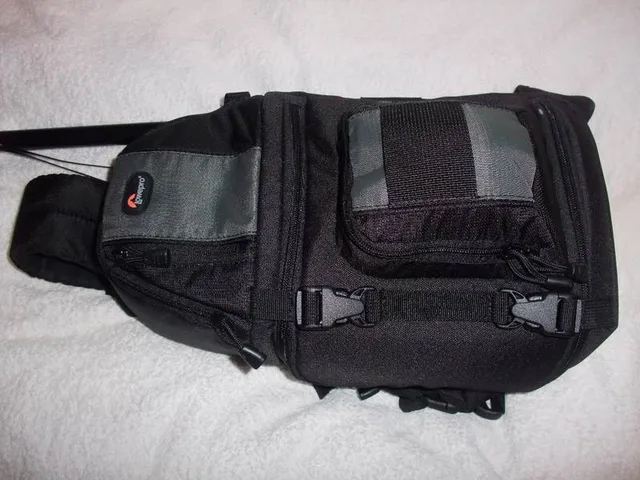 Lowepro Slingshot 100 AW, photograph by Guest, photo 2