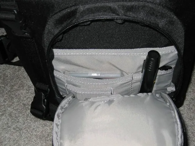 Lowepro Slingshot 200 AW, photograph by Guest, photo 3