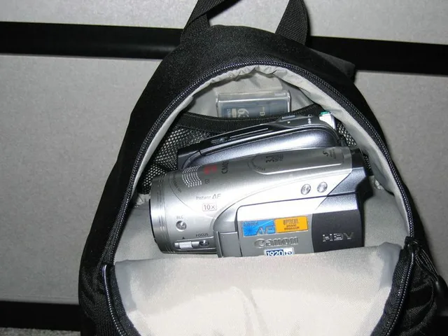Lowepro Slingshot 200 AW, photograph by Guest, photo 5