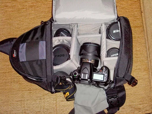 Lowepro Slingshot 200 AW, photograph by Guest, photo 1