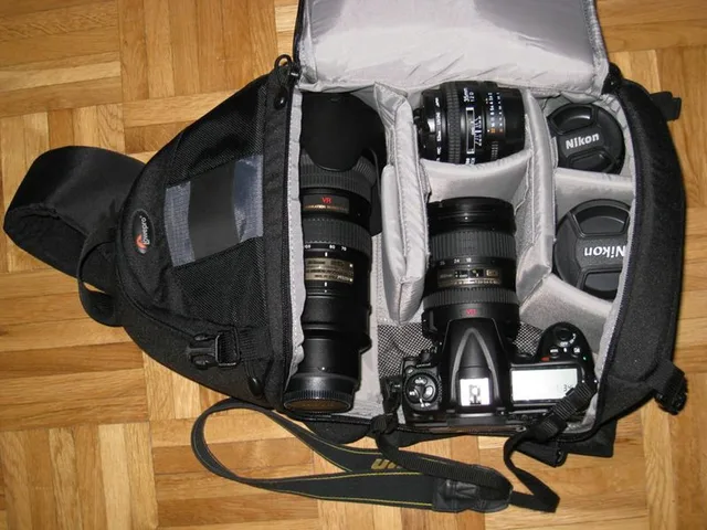 Lowepro Slingshot 200 AW, photograph by Guest, photo 2