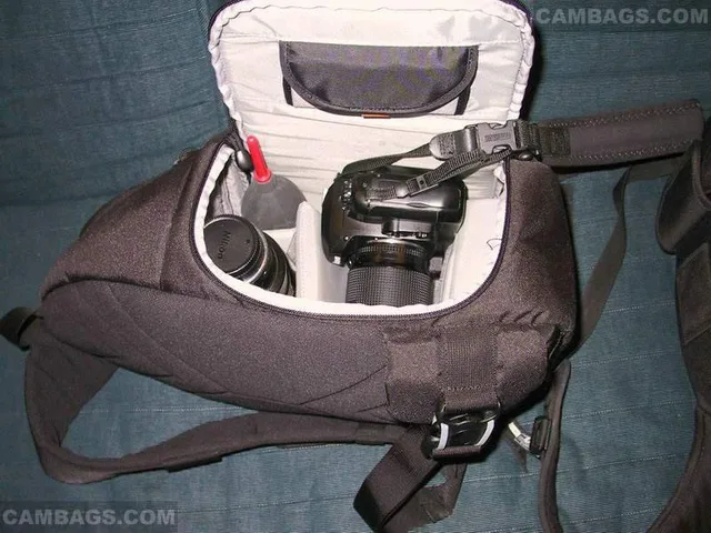 Lowepro Slingshot 200 AW, photograph by Guest, photo 2