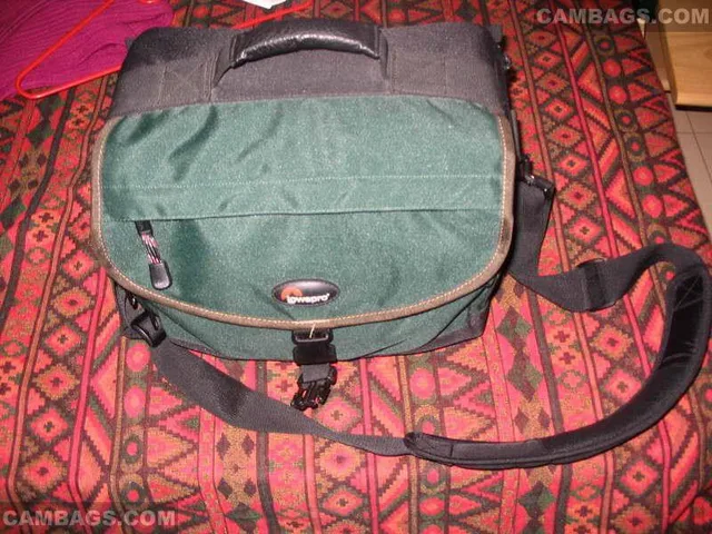 Lowepro Nova 4 AW, photograph by Guest, photo 1