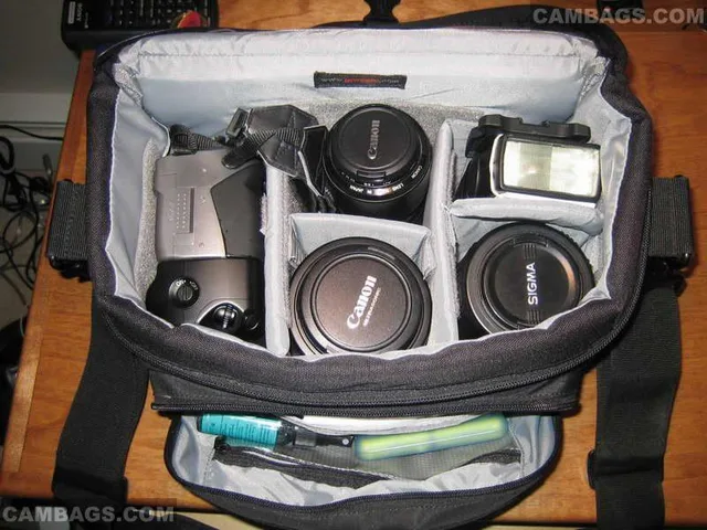 Lowepro Nova 4 AW, photograph by Guest, photo 1