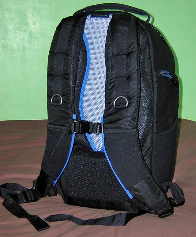 Think Tank Photo Streetwalker Pro, photograph by Super User, photo 3