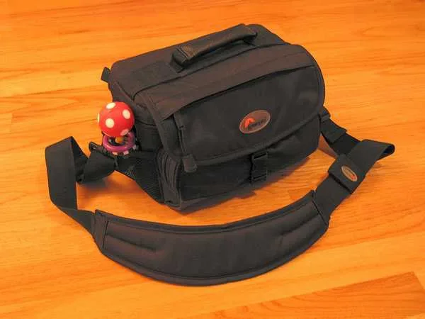 Lowepro TopLoader 150ex, photograph by Guest, photo 1