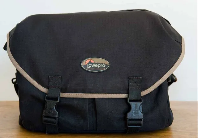 Lowepro Stealth Reporter 400 AW, photograph by Guest, photo 1