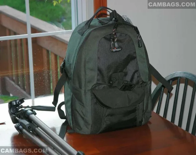Lowepro Mini Trekker AW, photograph by Guest, photo 2