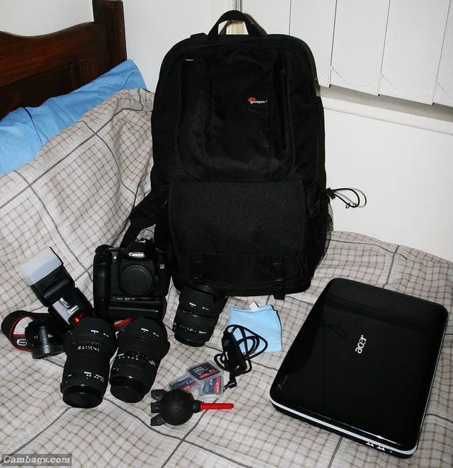 Lowepro FastPack 350, photograph by Guest, photo 1
