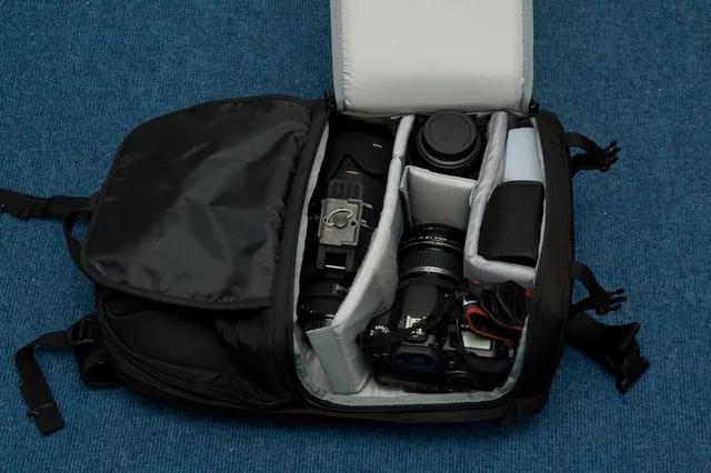 Lowepro FastPack 350, photograph by Guest, photo 2